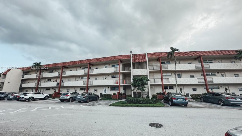 Discover your new home with this stunning 3rd-floor apartment - Beach Condo for sale in Pembroke Pines, Florida on Beachhouse.com