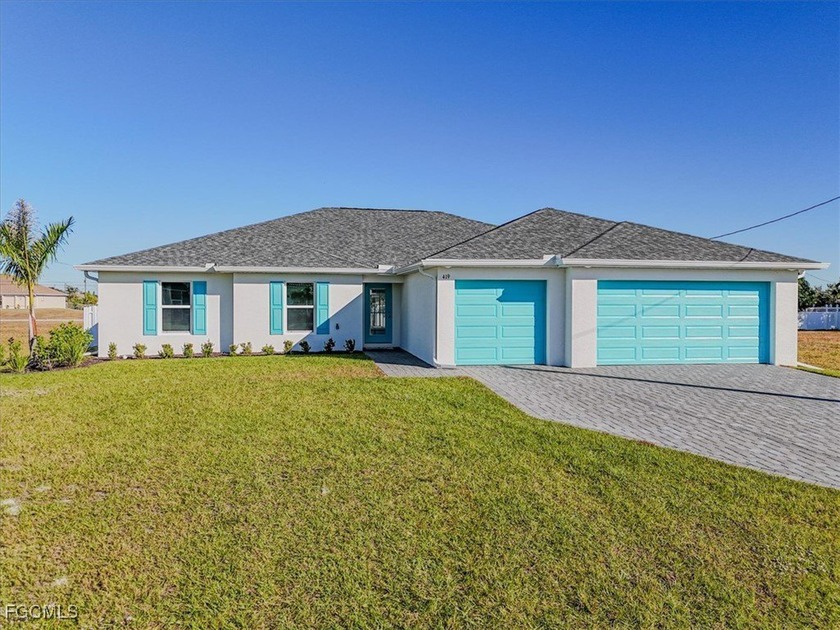 THIS HOUSE IS HUGE! This Spacious Pool Home features 4 large - Beach Home for sale in Cape Coral, Florida on Beachhouse.com