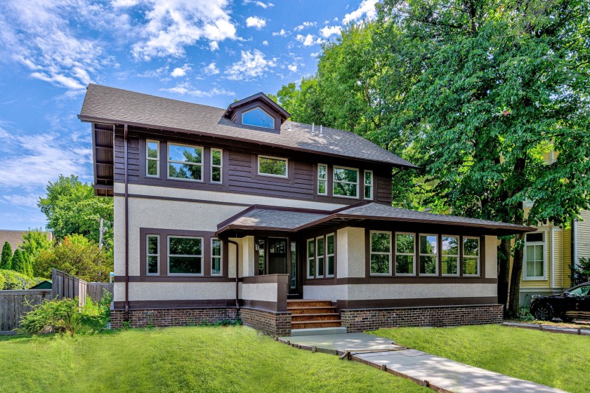 Enjoy this spectacular and completely gut-renovated Prairie - Beach Home for sale in Evanston, Illinois on Beachhouse.com