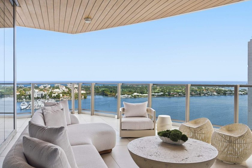 Turnkey and fully furnished, this 4 BR/ 4.5 BA flow through home - Beach Condo for sale in West Palm Beach, Florida on Beachhouse.com