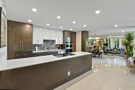 Welcome to this luxurious totally remodeled condo with a - Beach Condo for sale in Boca Raton, Florida on Beachhouse.com