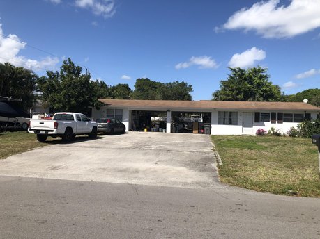 Duplex in the heart of northern PBC ... both sides are 2/1 and - Beach Townhome/Townhouse for sale in Palm Beach Gardens, Florida on Beachhouse.com