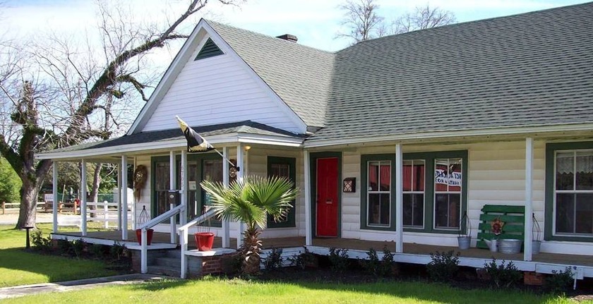 Prime commercial property zoned C-1, Property is currently an - Beach Commercial for sale in Milton, Florida on Beachhouse.com