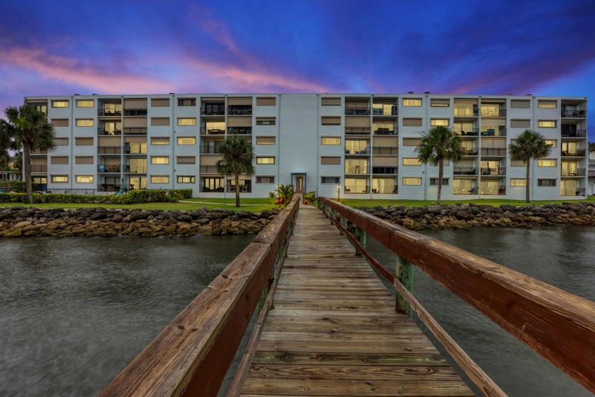 Direct waterfront condo boasting stunning views of sunrises - Beach Condo for sale in Palm Bay, Florida on Beachhouse.com