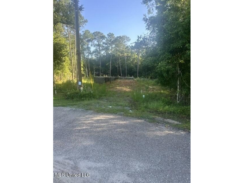 Lovely large lot on quiet cut-de-sac in Diamondhead. Slab in - Beach Lot for sale in Diamondhead, Mississippi on Beachhouse.com