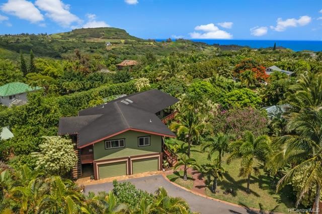 This impressive 5 bedrm, 2 story home has an expansive living & - Beach Condo for sale in Kilauea, Hawaii on Beachhouse.com