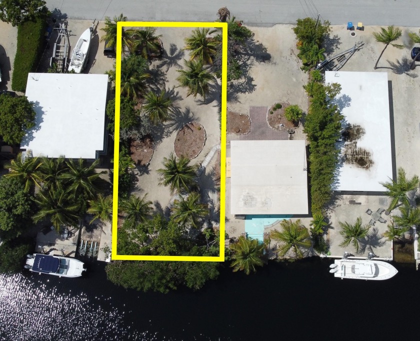 WATERFRONT DEEP WATER LOT!! Owner financing possible! Fantastic - Beach Lot for sale in Plantation Key, Florida on Beachhouse.com