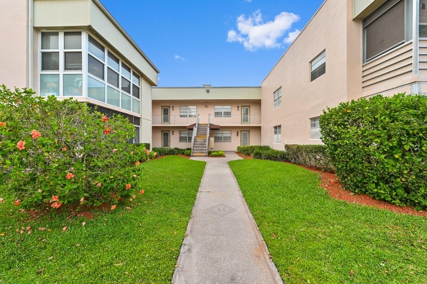 Beautiful ground-floor corner unit handyman special or investor - Beach Condo for sale in Delray Beach, Florida on Beachhouse.com