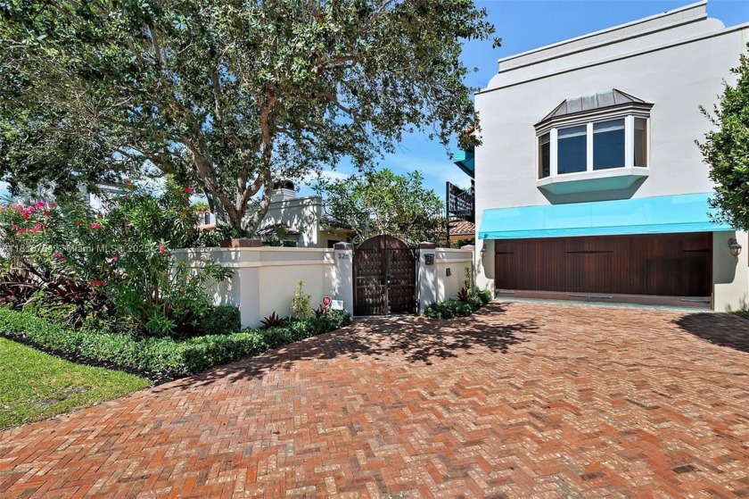 Take advantage of this well-priced property's best features - Beach Home for sale in Fort Lauderdale, Florida on Beachhouse.com