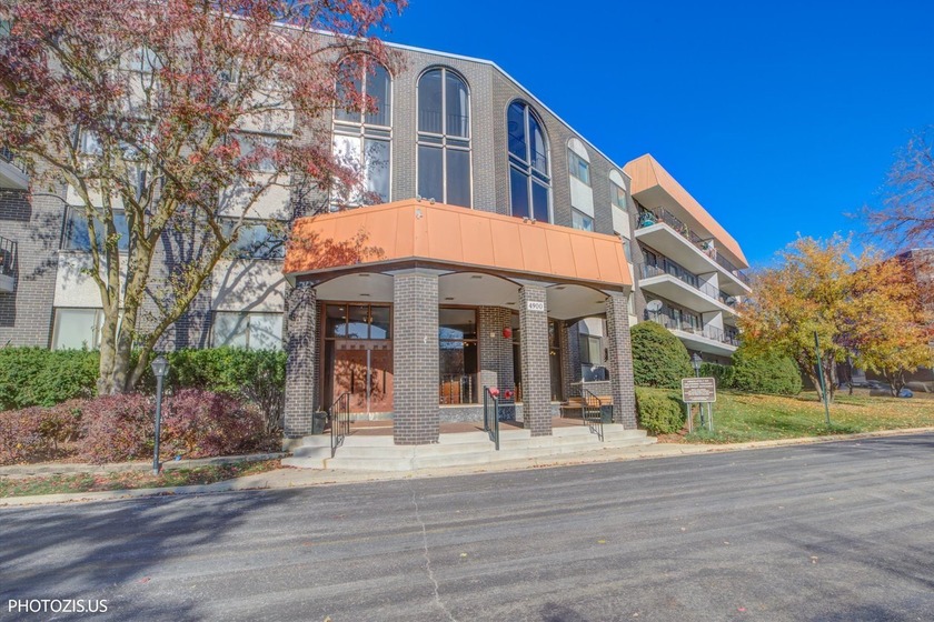 Welcome to this beautifully remodeled condo in the desirable - Beach Condo for sale in Skokie, Illinois on Beachhouse.com