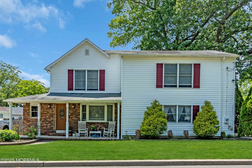 Spacious Mother/Daughter Home in Oakhurst - Ideal for - Beach Home for sale in Oakhurst, New Jersey on Beachhouse.com