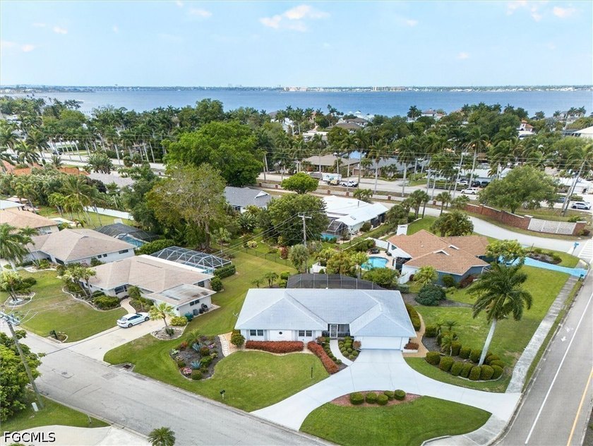 ****Incentive opportunity, the Seller is offering a buyer - Beach Home for sale in Fort Myers, Florida on Beachhouse.com