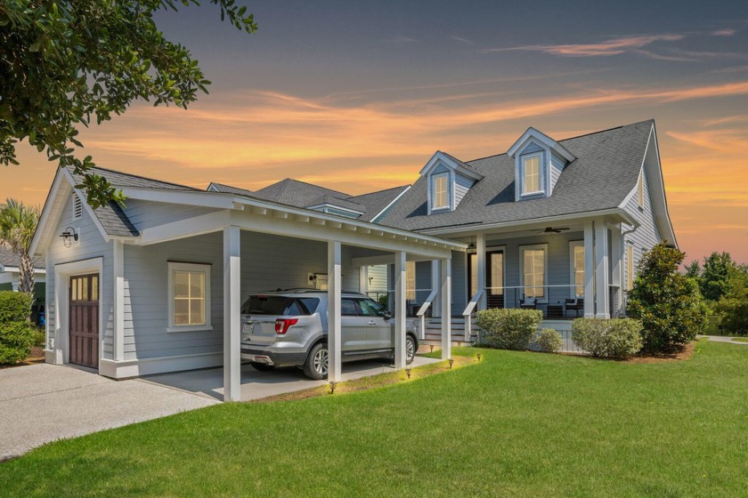 Custom-built, 4-bed/3-bath, LAKEFRONT home with cottage charm in - Beach Home for sale in Mount Pleasant, South Carolina on Beachhouse.com