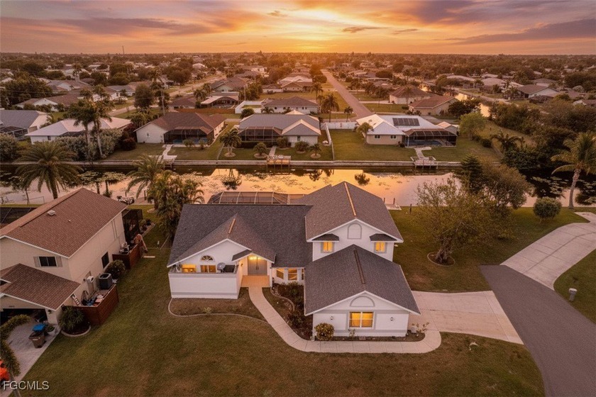 Waterfront Home with Oversized cul-de-sac Lot in Shamrock Lakes! - Beach Home for sale in Cape Coral, Florida on Beachhouse.com
