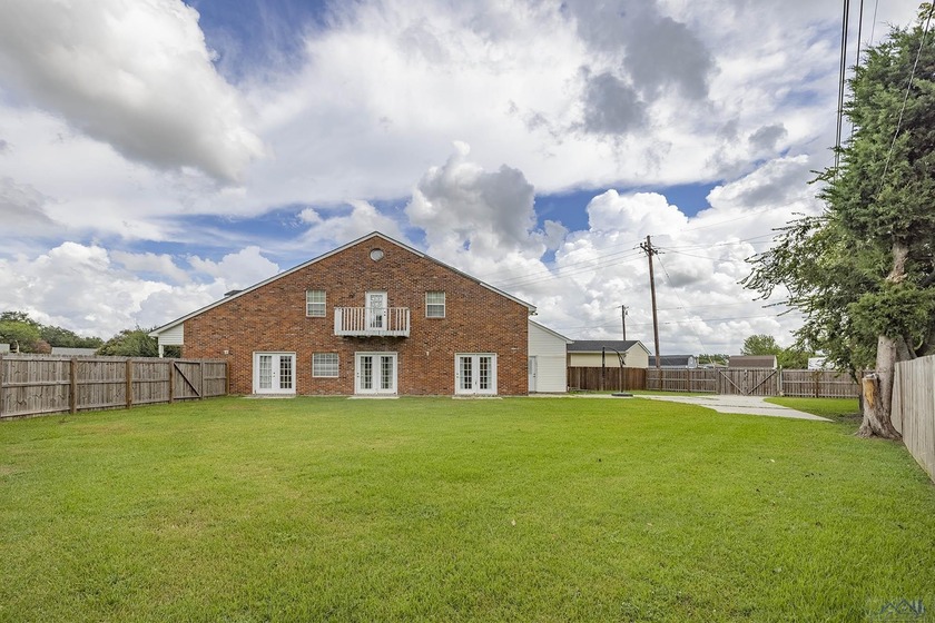BAYOU TERREBONNE ESTATES OPPORTUNITY AWAITS! Tucked away at the - Beach Townhome/Townhouse for sale in Houma, Louisiana on Beachhouse.com