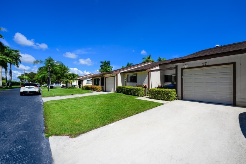 Welcome to 17 Mayfair Lane--an inviting 2-bedroom, 2-bath villa - Beach Home for sale in Boynton Beach, Florida on Beachhouse.com