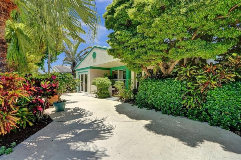 Largest 3 bedroom/2 bath home in the neighborhood with 1610 of - Beach Home for sale in Boca Raton, Florida on Beachhouse.com