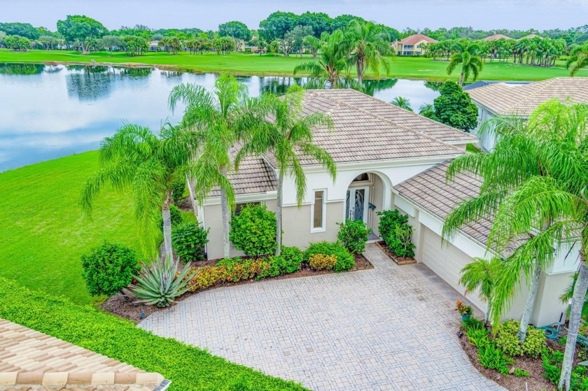 LOCATION! LOCATION! LOCATION! PREMIER GOLF MEMBERSHIP AVAILABLE! - Beach Home for sale in West Palm Beach, Florida on Beachhouse.com