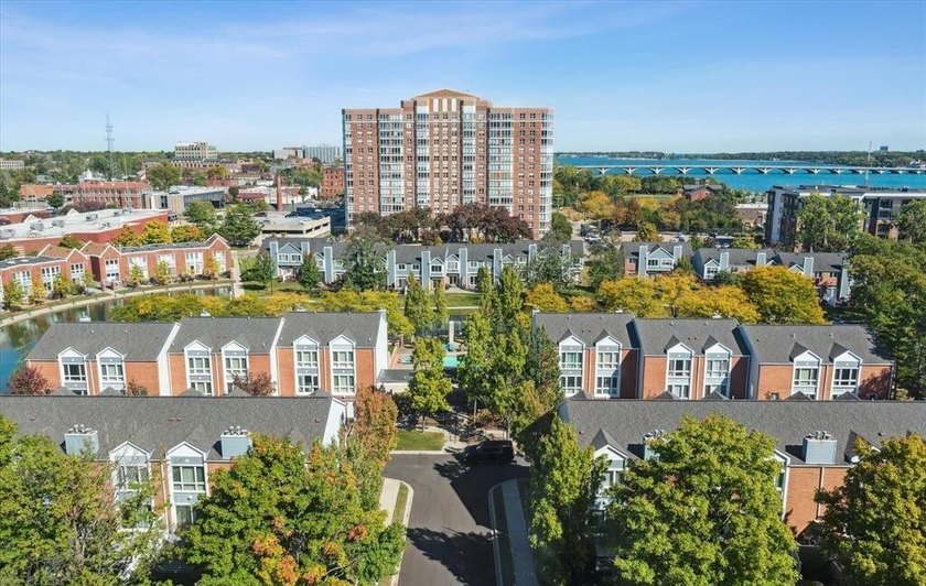 This beautiful 2-bedroom, 2-bath condo offers the perfect blend - Beach Condo for sale in Detroit, Michigan on Beachhouse.com
