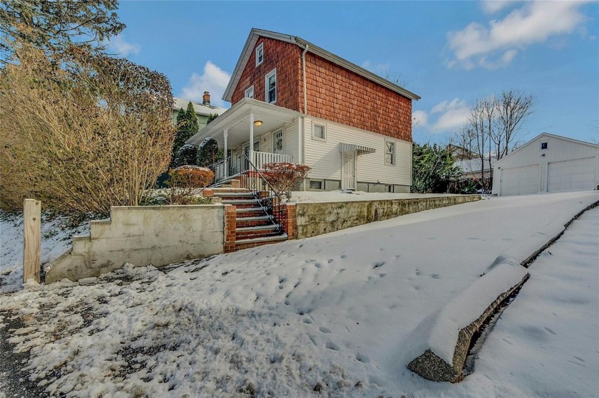Welcome To 6 Pulaski Place, A Charming 2 Bedroom 1.5 Bath - Beach Home for sale in Port Washington, New York on Beachhouse.com