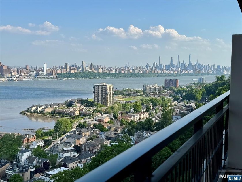The most amazing water views from every room with full views of - Beach Home for sale in Fort Lee, New Jersey on Beachhouse.com