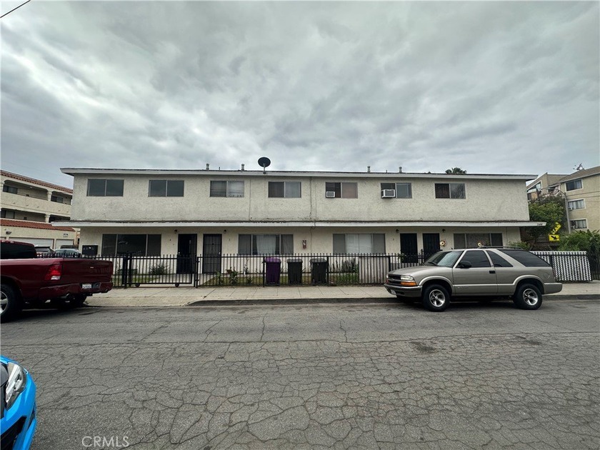 2408 E. 17th Street presents an exceptional four-unit - Beach Home for sale in Long Beach, California on Beachhouse.com