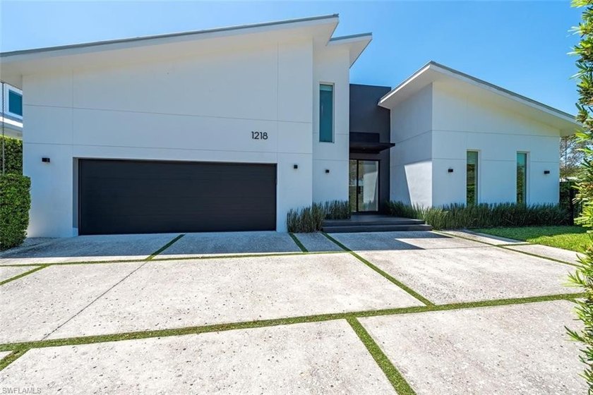 Architecturally Ageless Custom built Modern home in the - Beach Home for sale in Naples, Florida on Beachhouse.com
