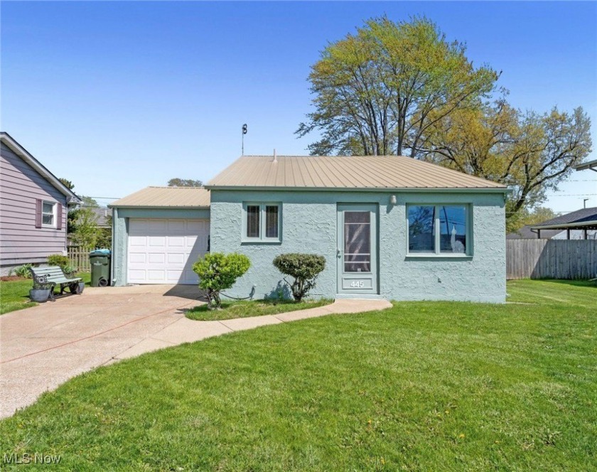 This two story attached garage property in the beautiful Elberta - Beach Home for sale in Vermilion, Ohio on Beachhouse.com