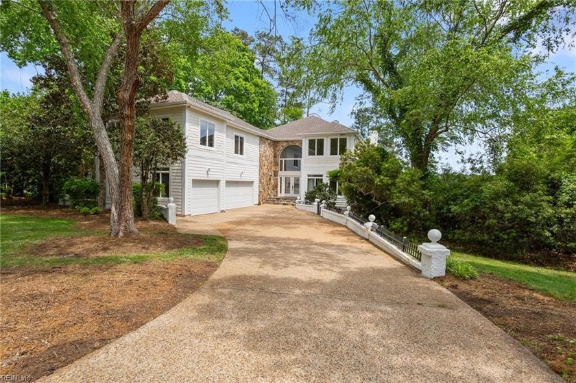 Elegant waterfront home w/ pool, gourmet kitchen & media room - Beach Home for sale in Virginia Beach, Virginia on Beachhouse.com