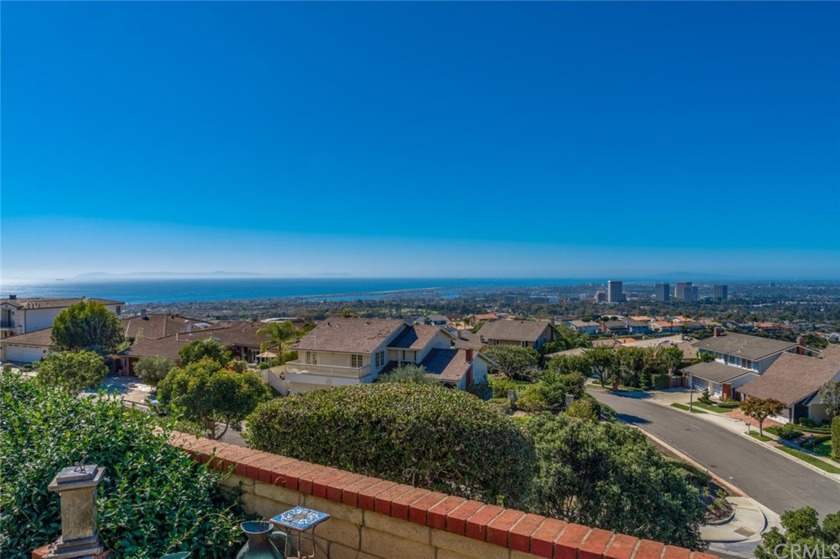 Perched on an incredible, 13,700sf lot with mesmerizing coastal - Beach Home for sale in Corona Del Mar, California on Beachhouse.com