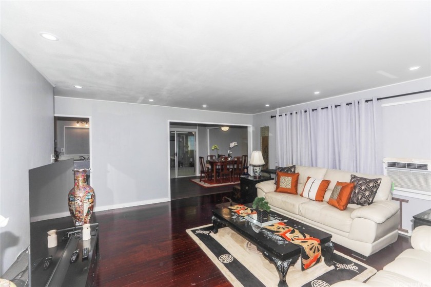 MOTIVATED SELLER! Priced $250,000 below original asking price of - Beach Home for sale in Waipahu, Hawaii on Beachhouse.com