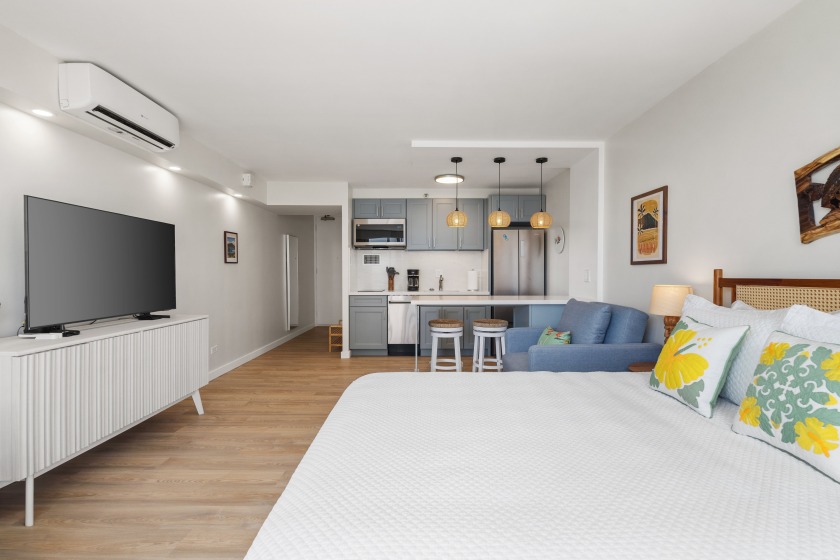 Fully Renovated Studio in the Heart of Waikiki AC, Wi-Fi, FREE - Beach Vacation Rentals in Honolulu, Hawaii on Beachhouse.com