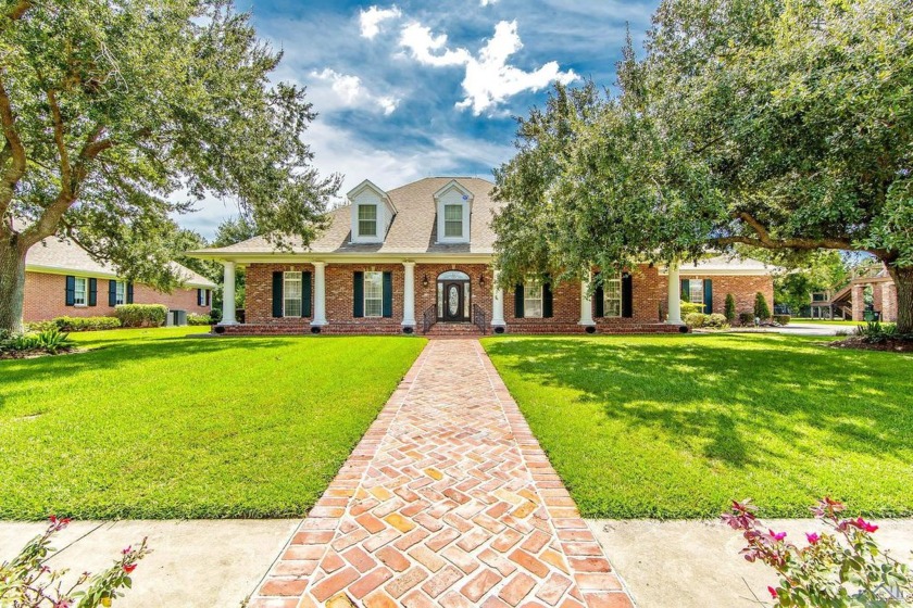 **Stunning Custom-Built Home in Sugar Mill Point Estates** - Beach Home for sale in Houma, Louisiana on Beachhouse.com