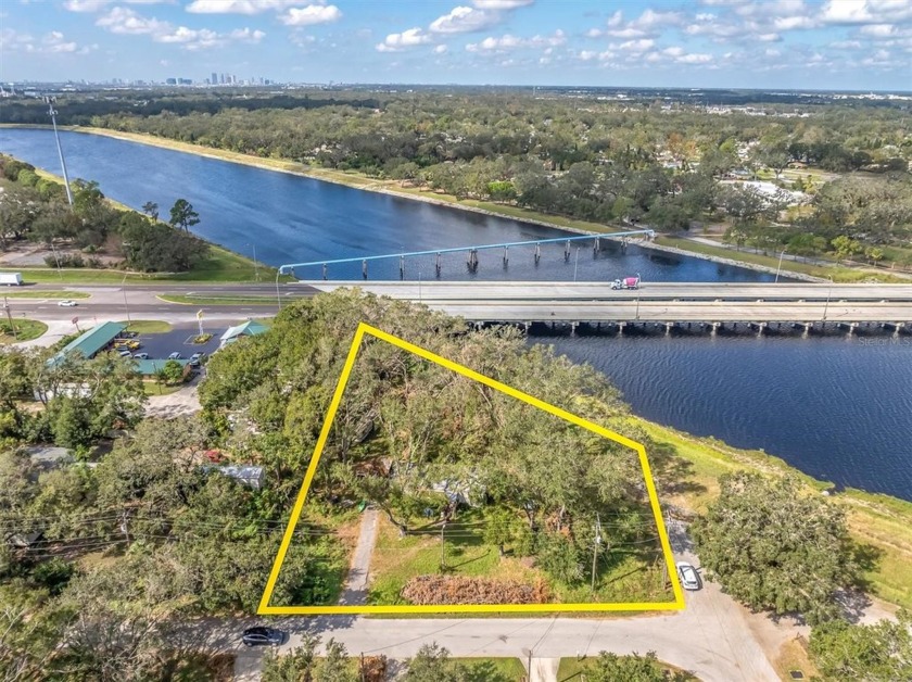 Discover the perfect spot for your new home or investment - Beach Lot for sale in Tampa, Florida on Beachhouse.com