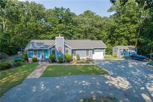 Charming Waterfront Home on Bush Park Creek. This 3 bedroom, 2 - Beach Home for sale in Hardyville, Virginia on Beachhouse.com