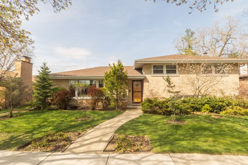 Beautifully updated brick split-level home offering style, space - Beach Home for sale in Skokie, Illinois on Beachhouse.com