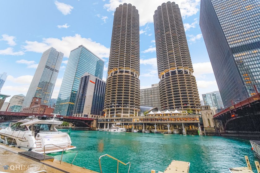 A great renovation of this 1bd/1ba in landmarked Marina City! - Beach Condo for sale in Chicago, Illinois on Beachhouse.com