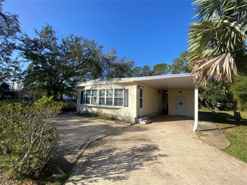 Lovely 55 + Community, well kept, nicely landscaped. Relax - Beach Home for sale in Largo, Florida on Beachhouse.com