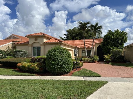 Beautifully updated 3BR/2BA lakefront single family Rosewood - Beach Home for sale in Boca Raton, Florida on Beachhouse.com