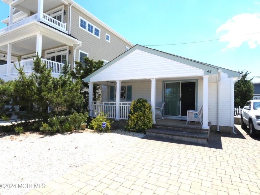BEAUTIFULLY RENOVATED Shore Style Cottagee be a part of Monterey - Beach Home for sale in Lavallette, New Jersey on Beachhouse.com
