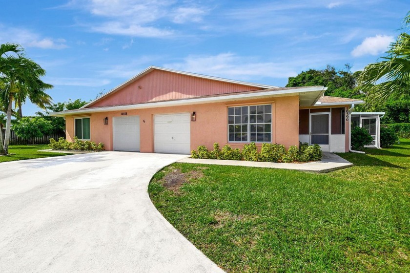 Come see this rarely available 2 bedroom 2 bathroom duplex style - Beach Townhome/Townhouse for sale in Boynton Beach, Florida on Beachhouse.com