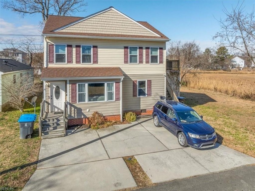 Rare opportunity to own a fully furnished (yes--furniture - Beach Townhome/Townhouse for sale in Hampton, Virginia on Beachhouse.com