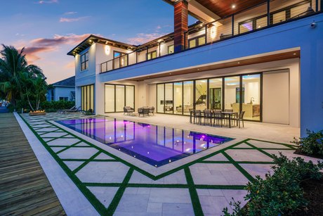 :Custom waterfront residence on a deep-water canal with 100ft of - Beach Home for sale in Singer Island, Florida on Beachhouse.com