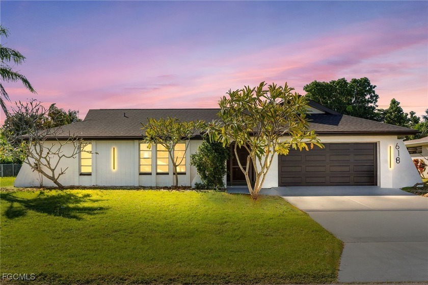 ***BEAUTIFUL POOL HOME | COMPLETELY UPDATED!*** This stunning - Beach Home for sale in Cape Coral, Florida on Beachhouse.com