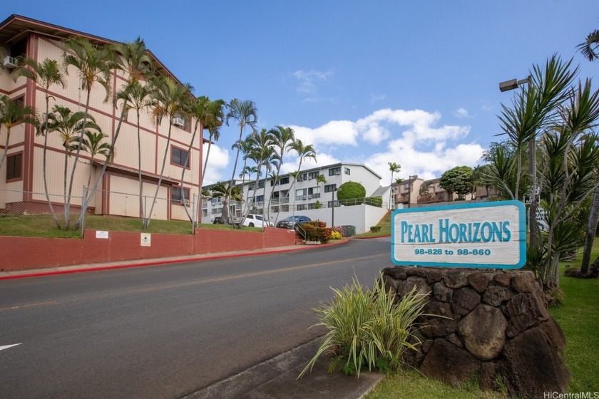 Stylish split-level 2-bed, 1.5-bath unit in Pearl Horizons 2B - Beach Condo for sale in Aiea, Hawaii on Beachhouse.com