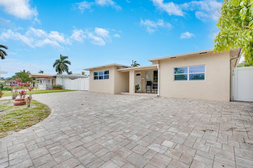 Spacious home with over 2,000 sq ft under air, designed for - Beach Home for sale in Hollywood, Florida on Beachhouse.com