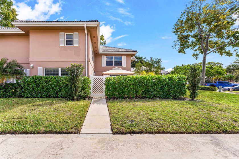 Welcome to a charming quiet townhouse in West Palm Beach - Beach Townhome/Townhouse for sale in West Palm Beach, Florida on Beachhouse.com