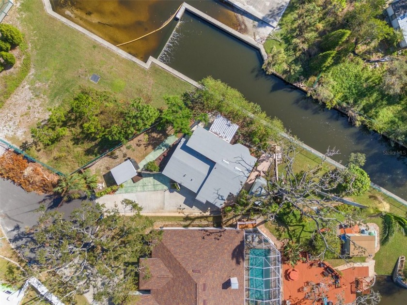 Welcome to this charming home directly on Bear Creek that flows - Beach Home for sale in St. Petersburg, Florida on Beachhouse.com