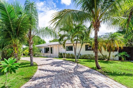 *HYPOLUXO ISLAND* Don't miss this 3 bdrm 2.5 bath home in the - Beach Home for sale in Lantana, Florida on Beachhouse.com