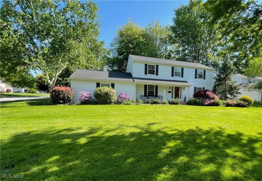 This beautiful 3 bedroom colonial home sits on large manicured - Beach Home for sale in Bay Village, Ohio on Beachhouse.com